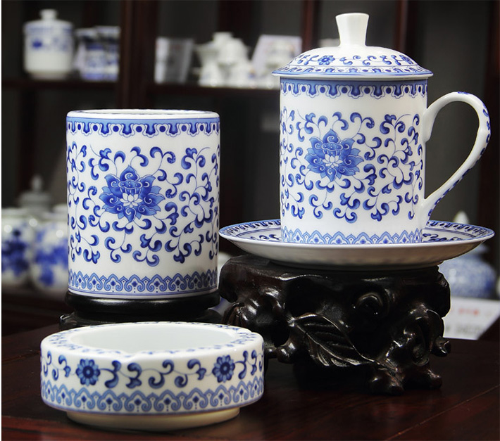 4头办公函具青花满莲