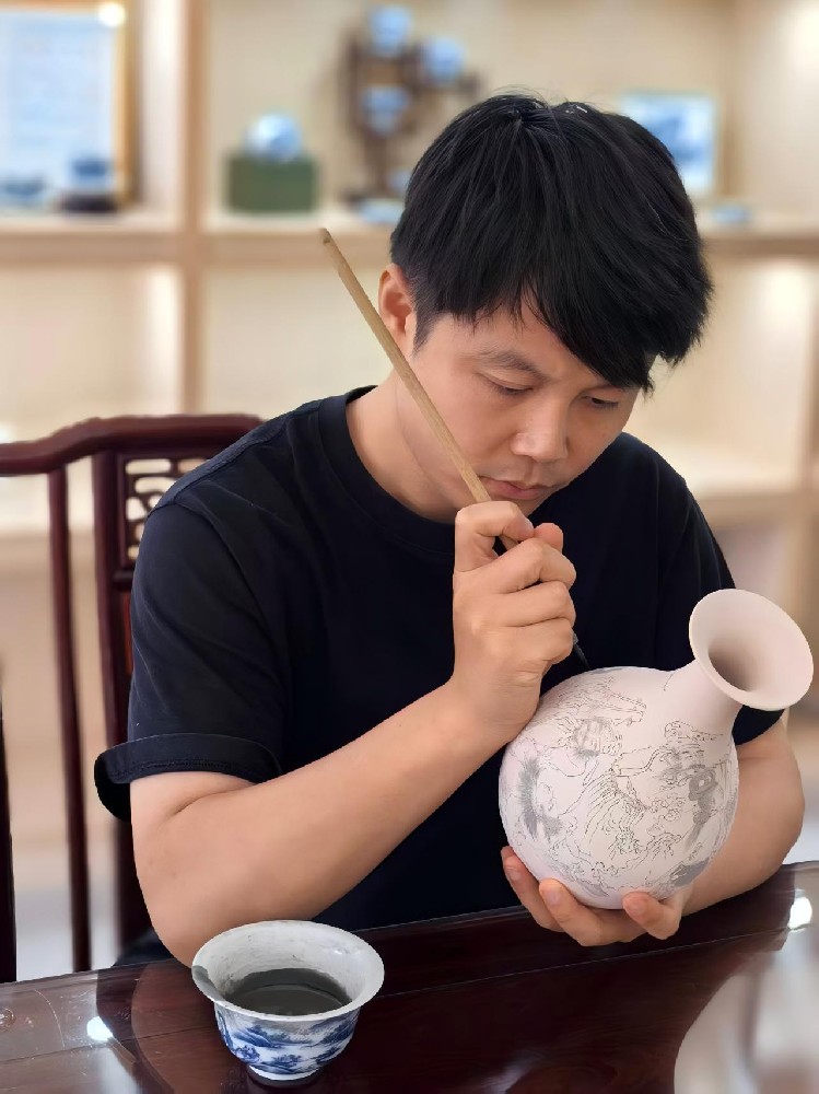 查启涛（国瓷红叶画院高级画师）