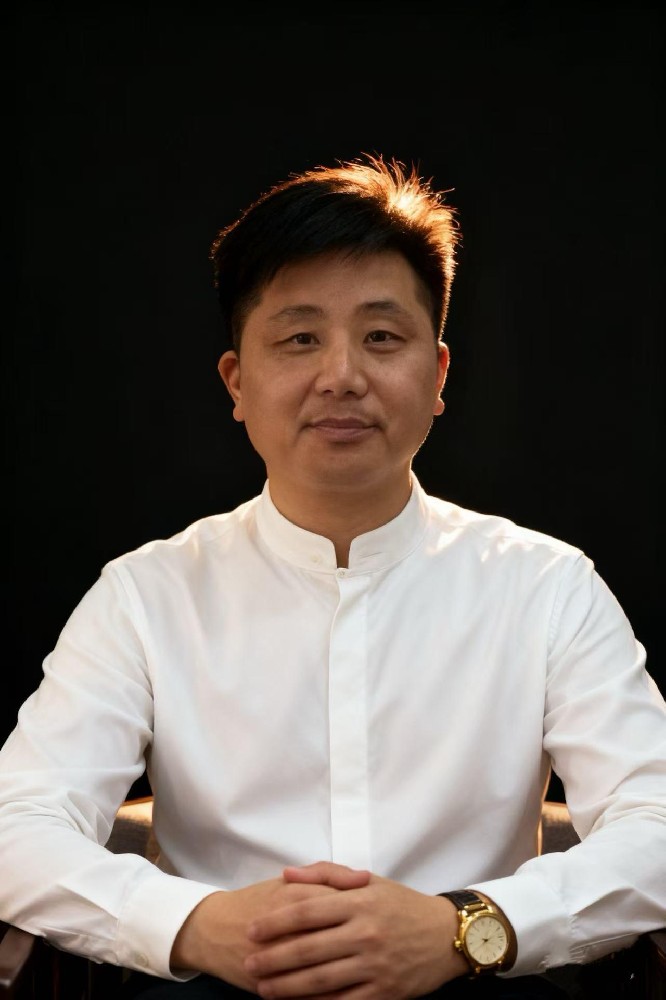 王镇平（国瓷红叶画院钻研员）