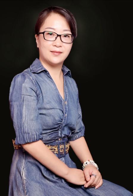 谢婷（国瓷红叶画院钻研员）