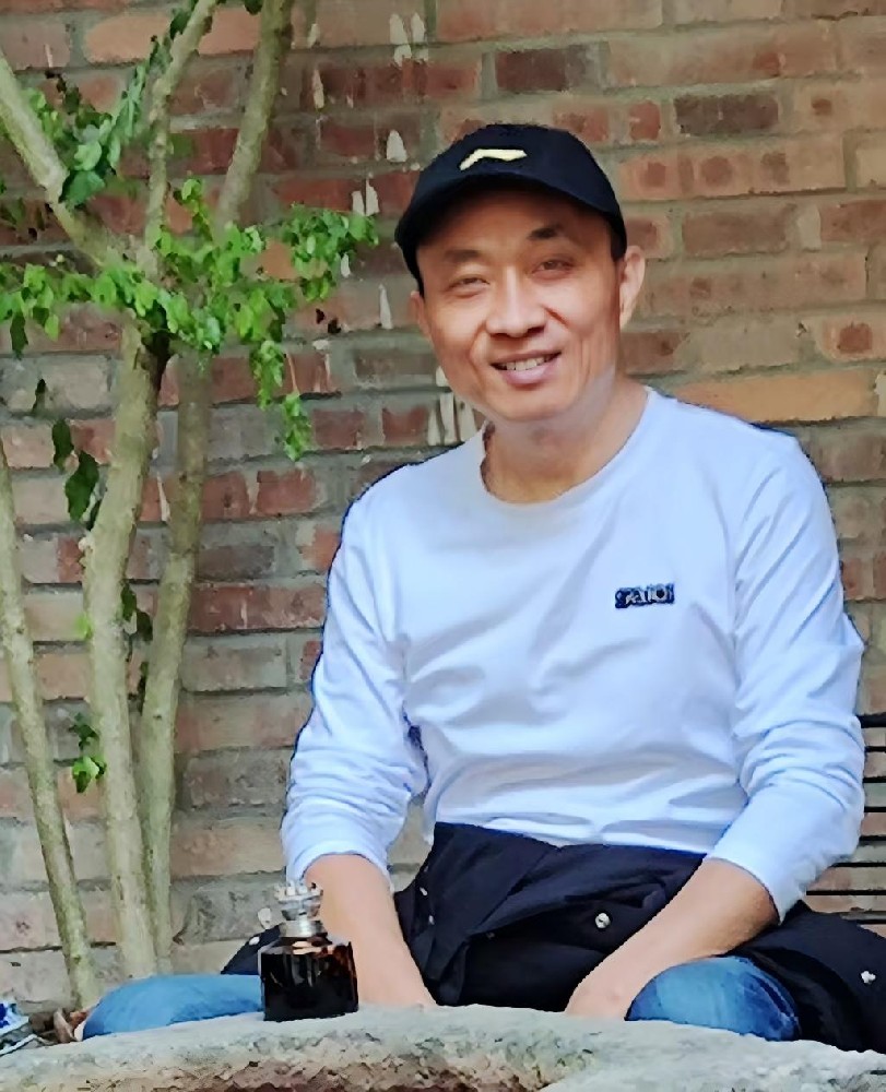 应镇文（国瓷红叶画院钻研员）